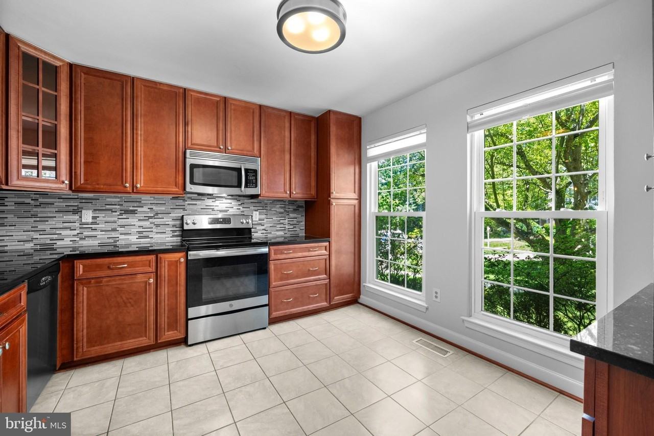 4731 Leyden Way - Photo 4 of 35