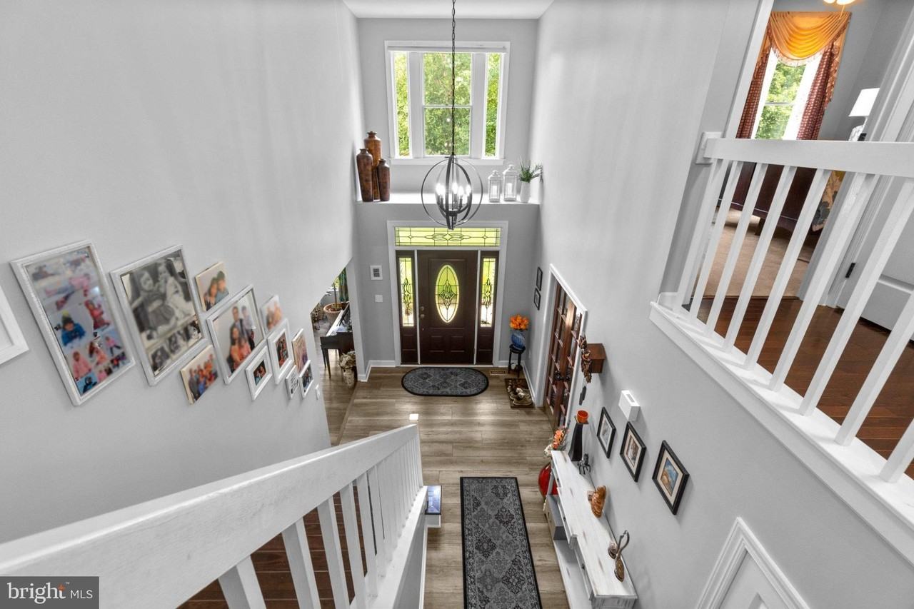 6874 Caravan Ct - Photo 7 of 50