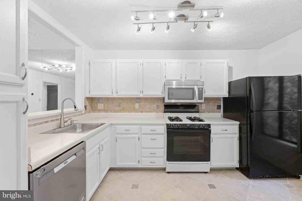 898 Windbrooke Dr #898 - Photo 5 of 39