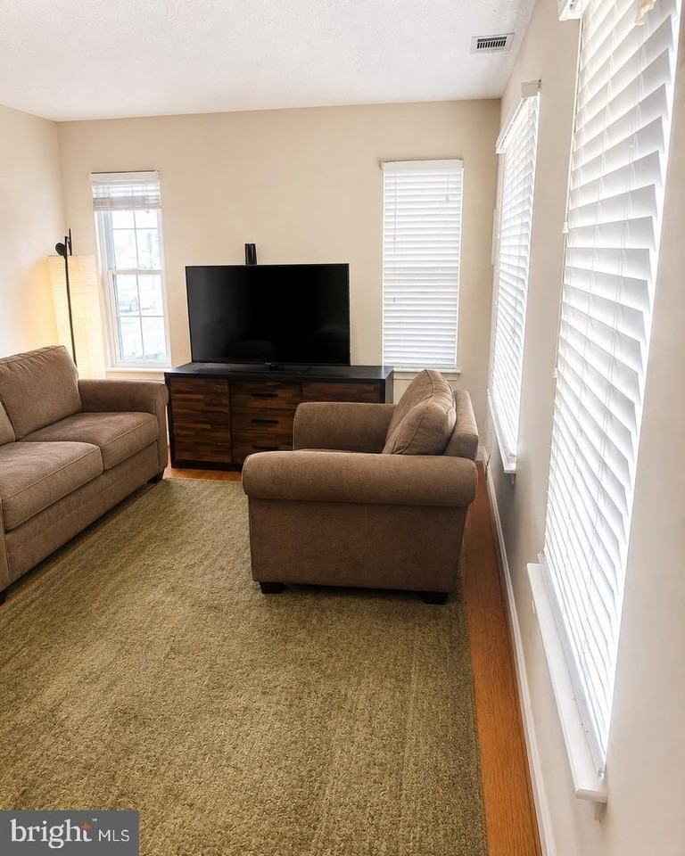 3006 New Oak Ln - Photo 5 of 11