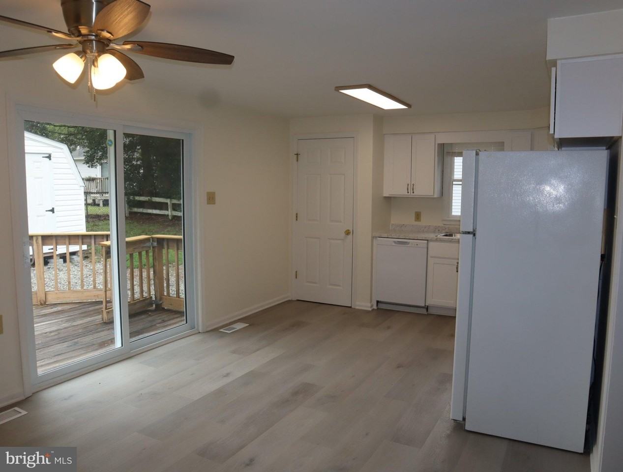 1108 Middle Neck Dr - Photo 5 of 20