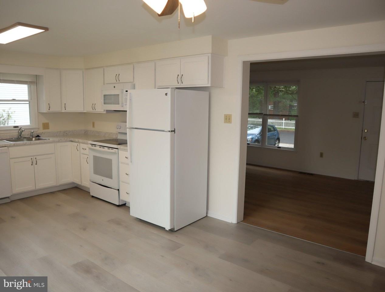 1108 Middle Neck Dr - Photo 6 of 20
