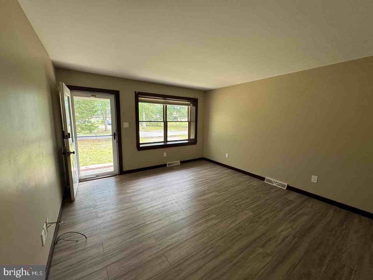41 4th St #B1 - Photo 5 of 26