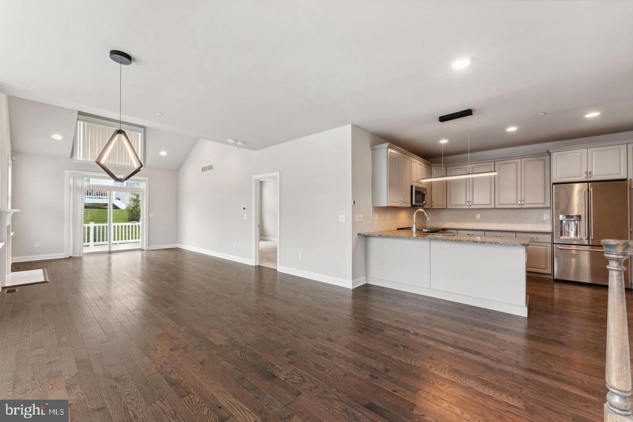 38 Lacey Ln - Photo 7 of 33