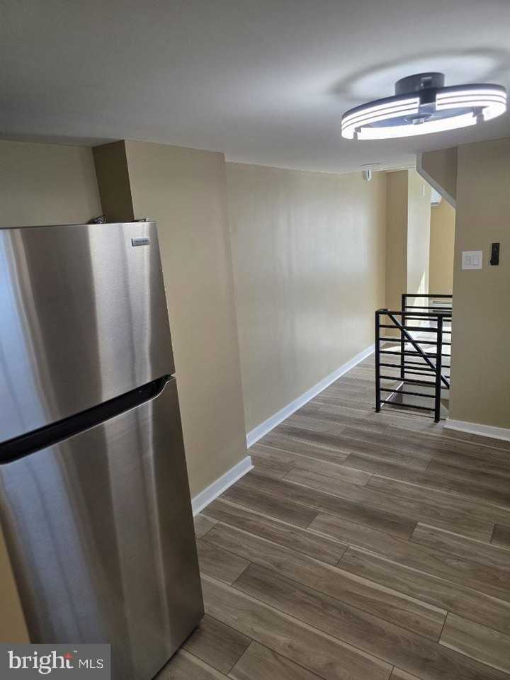 410 Logan St - Photo 4 of 21