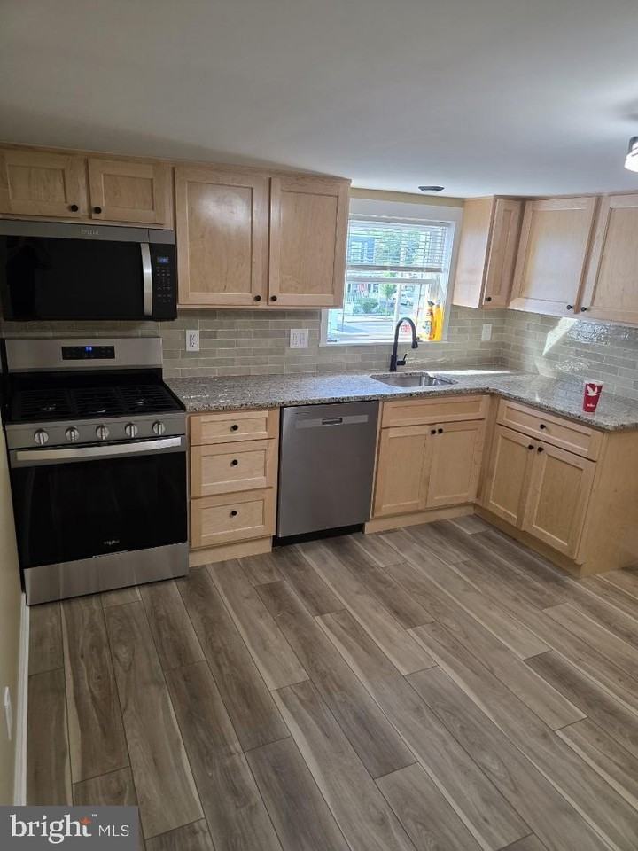 410 Logan St - Photo 5 of 21