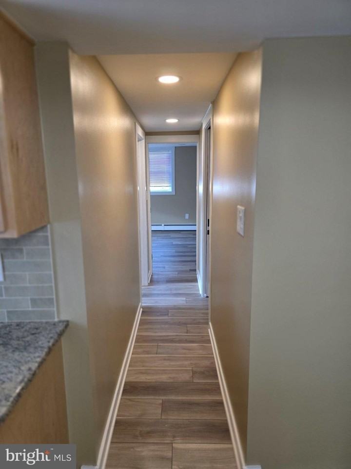 410 Logan St - Photo 7 of 21