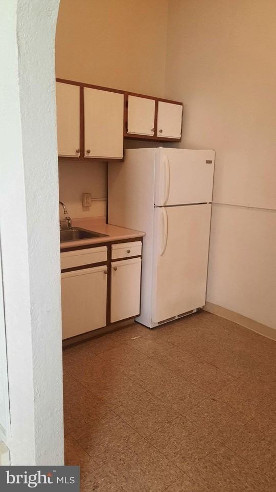 12 S Filbert St #A4 - Photo 4 of 7