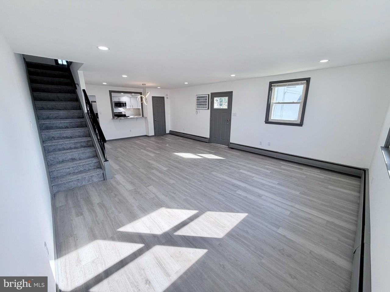 1612 Tremont Ave - Photo 5 of 29