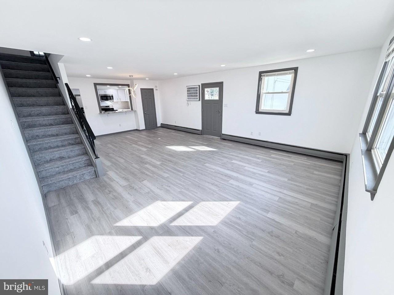 1612 Tremont Ave - Photo 6 of 29