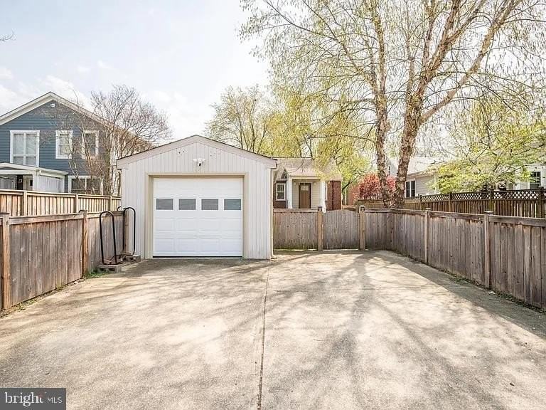 106 E Monroe Ave - Photo 3 of 22