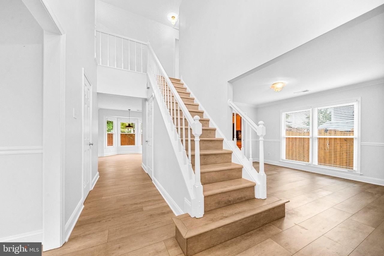 7827 Bold Lion Ln - Photo 5 of 50