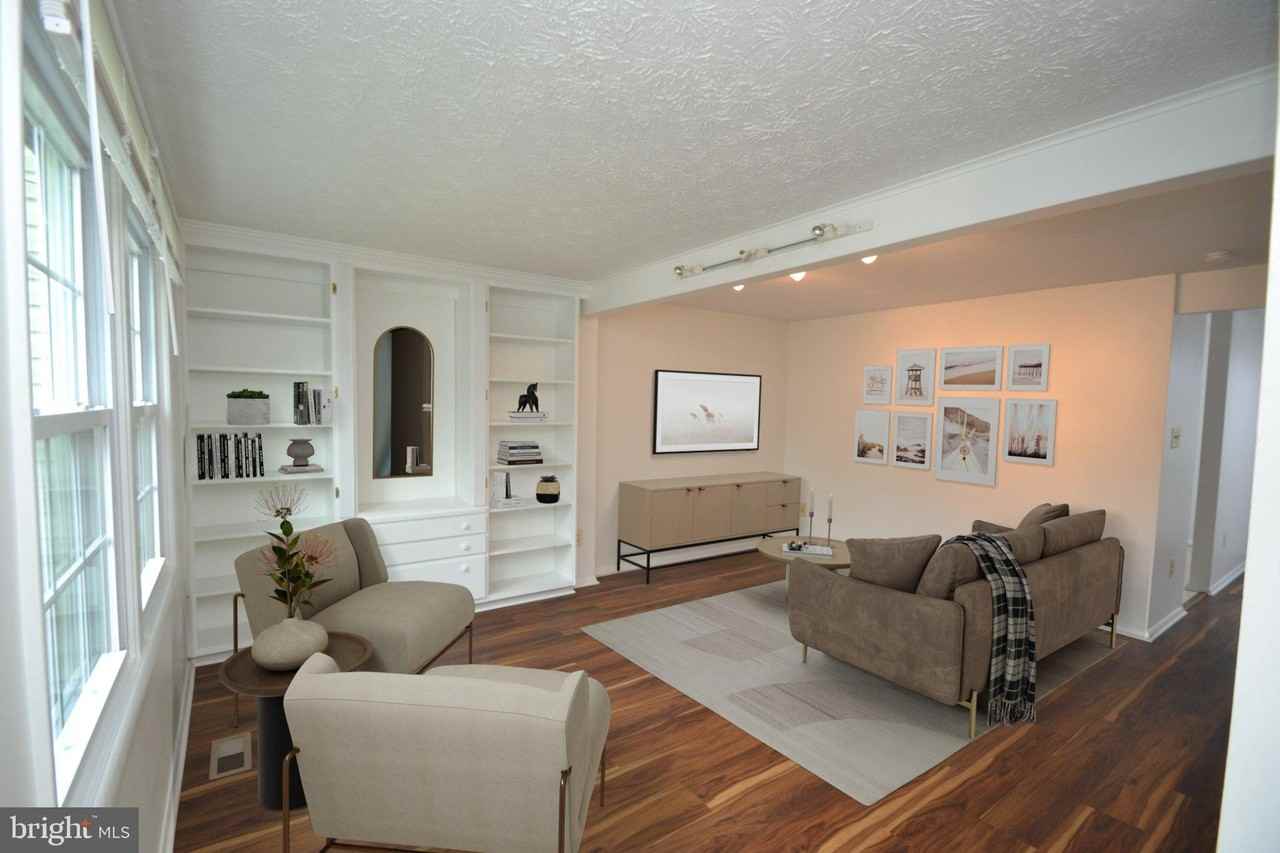 7985 Tyson Oaks Cir - Photo 3 of 28