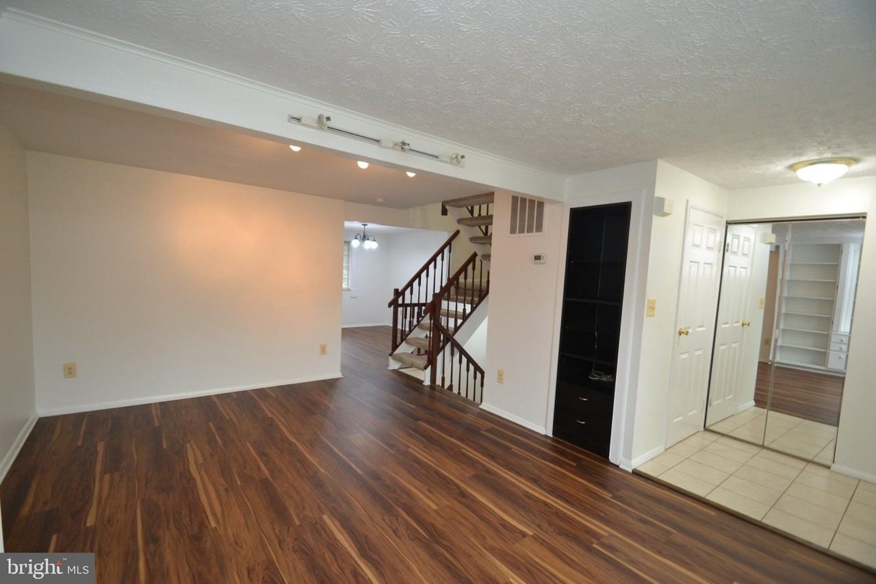 7985 Tyson Oaks Cir - Photo 4 of 28