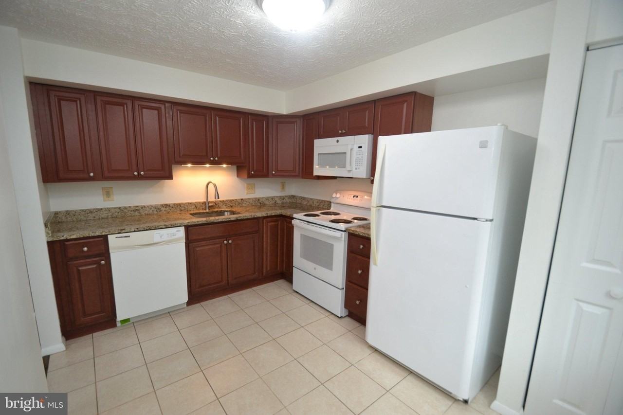 7985 Tyson Oaks Cir - Photo 7 of 28
