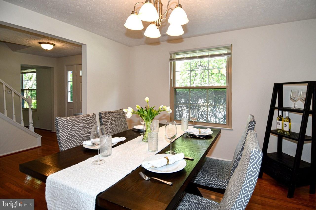 13985 Cabells Mill Dr - Photo 2 of 36