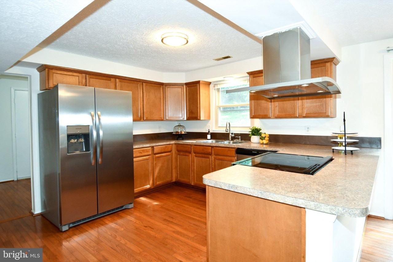 13985 Cabells Mill Dr - Photo 4 of 36