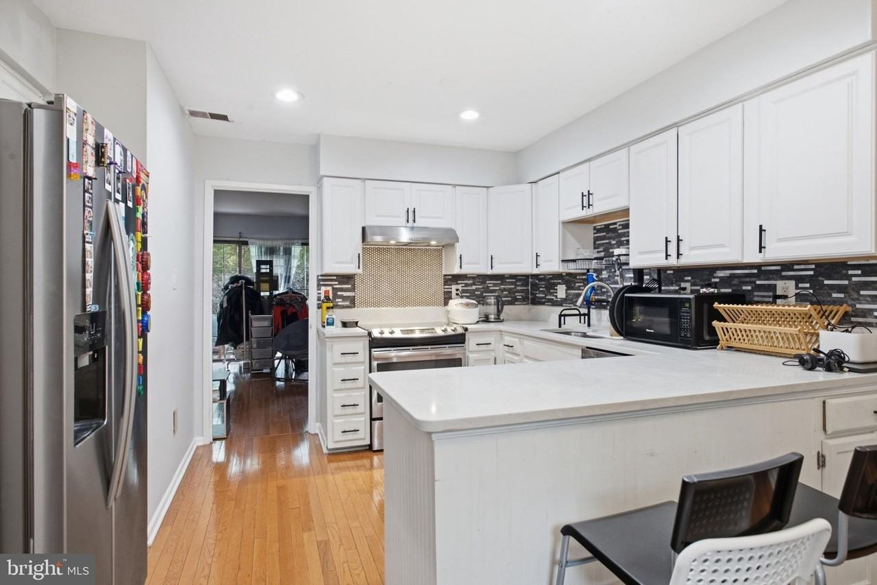 2042 Headlands Cir - Photo 2 of 21
