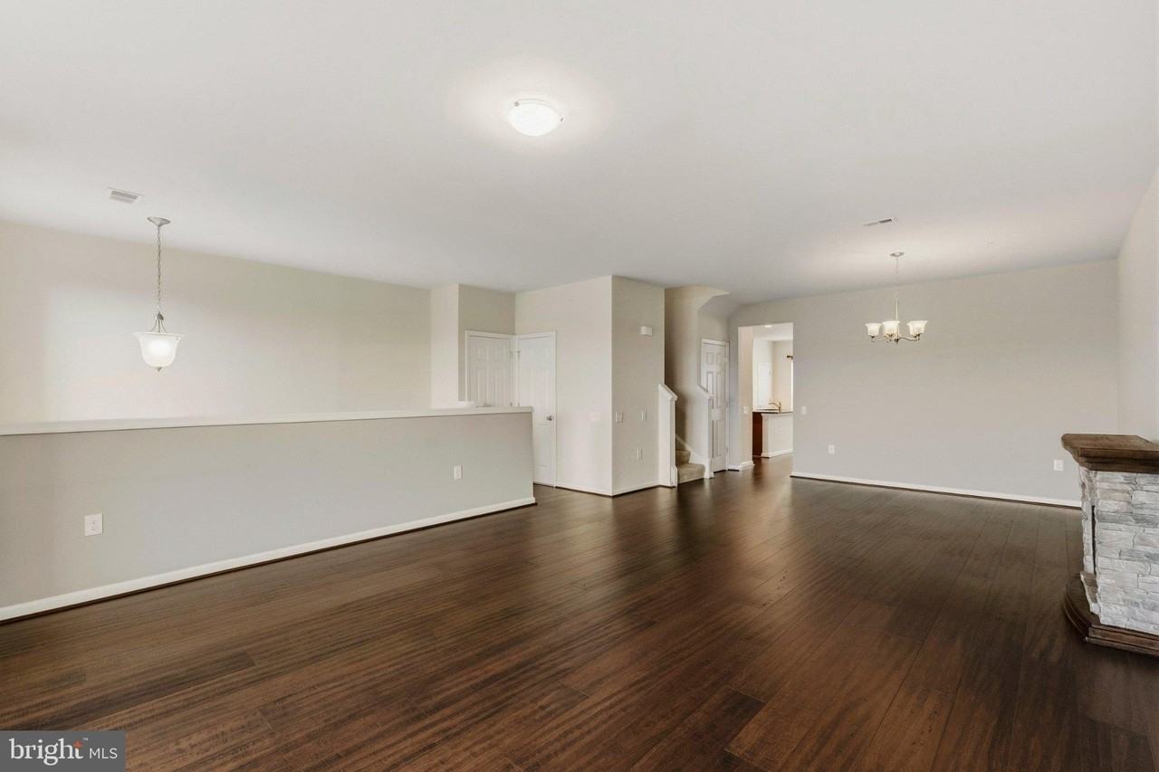 42699 Wardlaw Ter - Photo 4 of 37