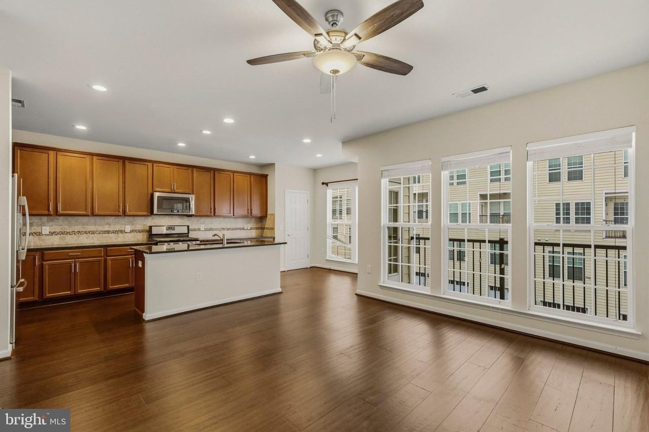 42699 Wardlaw Ter - Photo 6 of 37