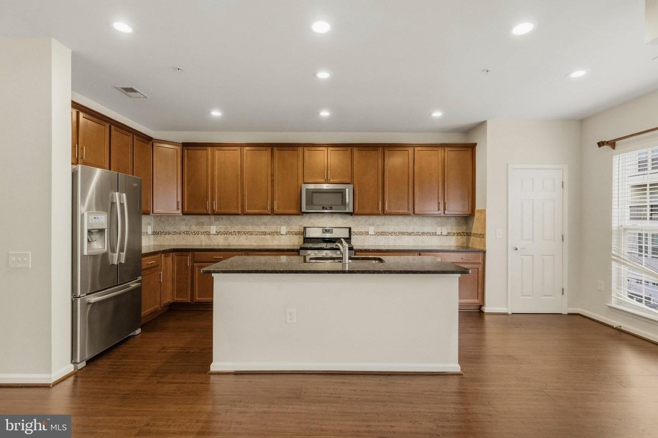 42699 Wardlaw Ter - Photo 7 of 37