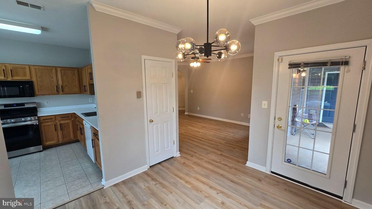 46604 Ellicott Sq #103 - Photo 6 of 17