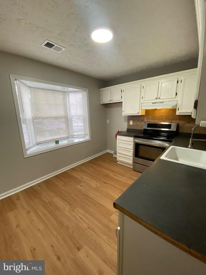 8626 Anna Ct - Photo 4 of 21