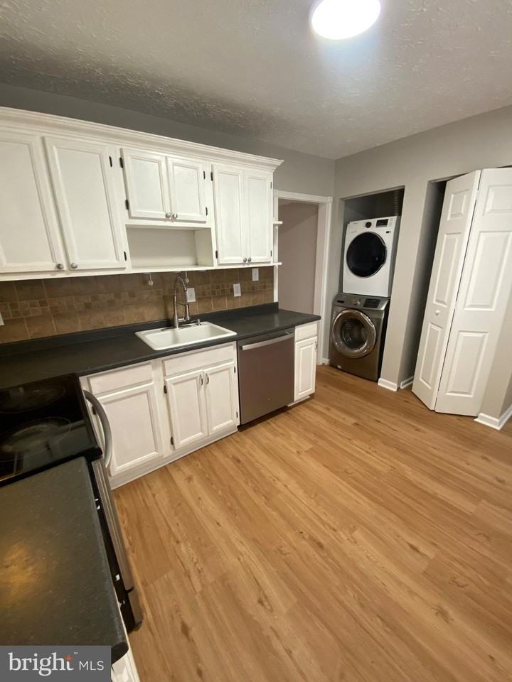 8626 Anna Ct - Photo 6 of 21