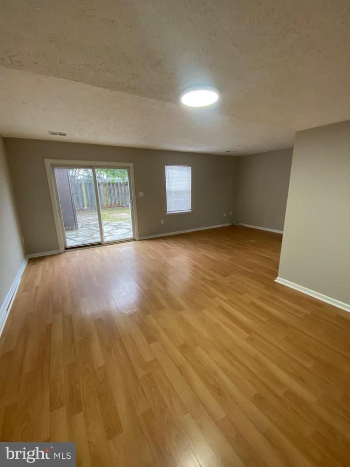 8626 Anna Ct - Photo 7 of 21