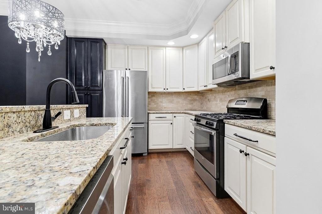7420 Brunson Cir #A - Photo 4 of 23