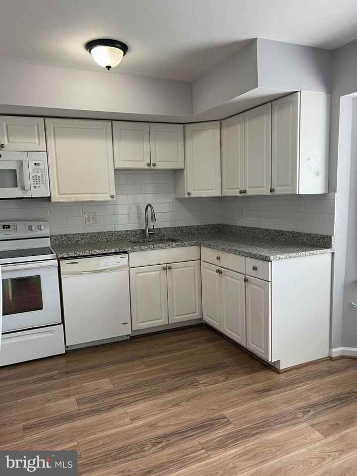 3422 Tendril Ct - Photo 4 of 19