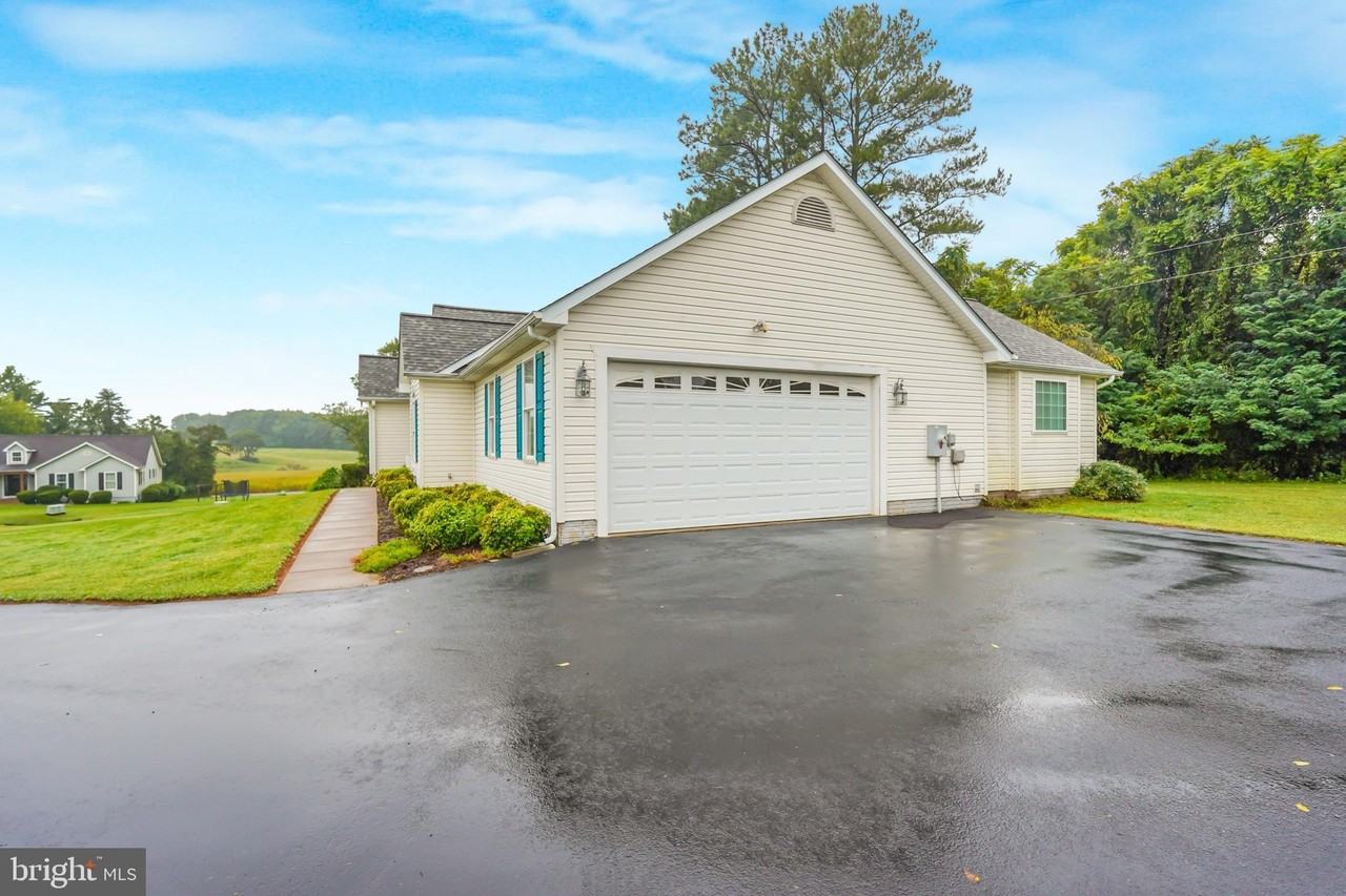 10700 Chancellorsville Dr - Photo 3 of 49