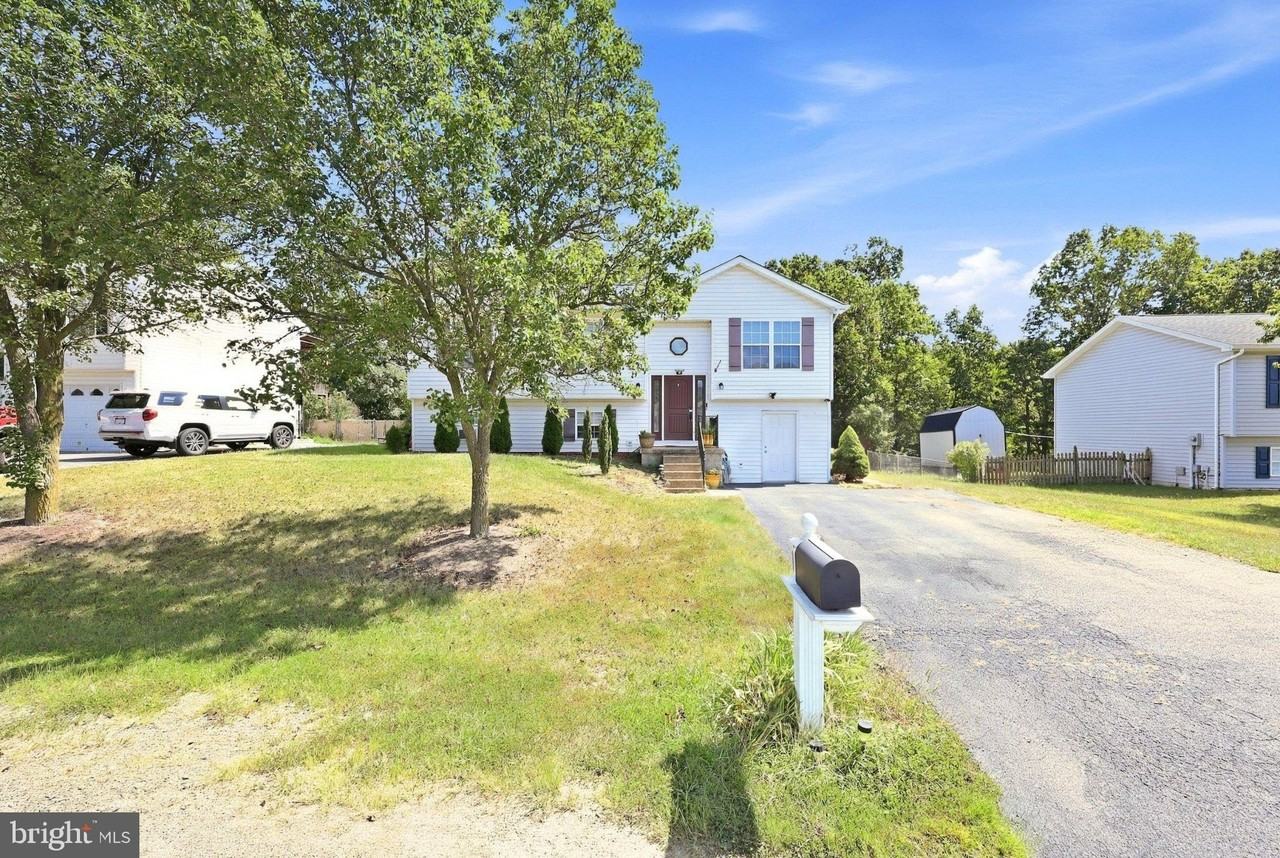 94 Longwood Dr - Photo 2 of 25