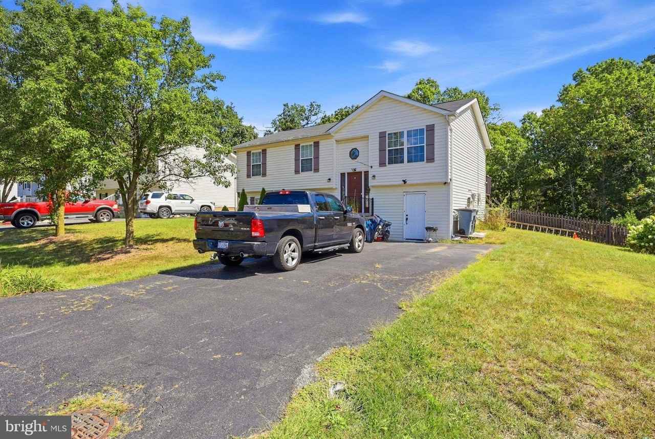 94 Longwood Dr - Photo 3 of 25