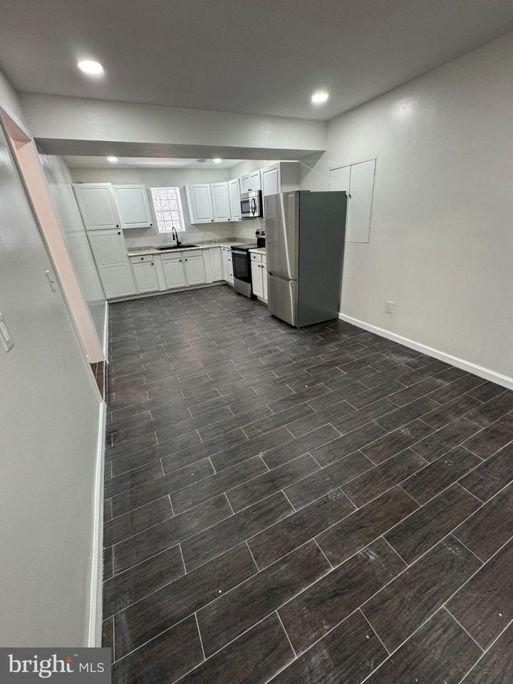 94 Longwood Dr - Photo 5 of 25
