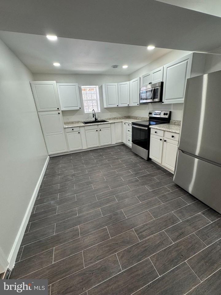 94 Longwood Dr - Photo 6 of 25