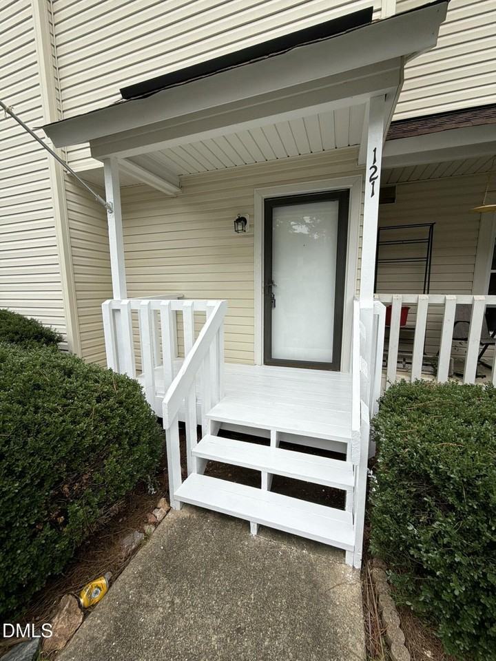 121 Arbuckle Ln - Photo 2 of 20