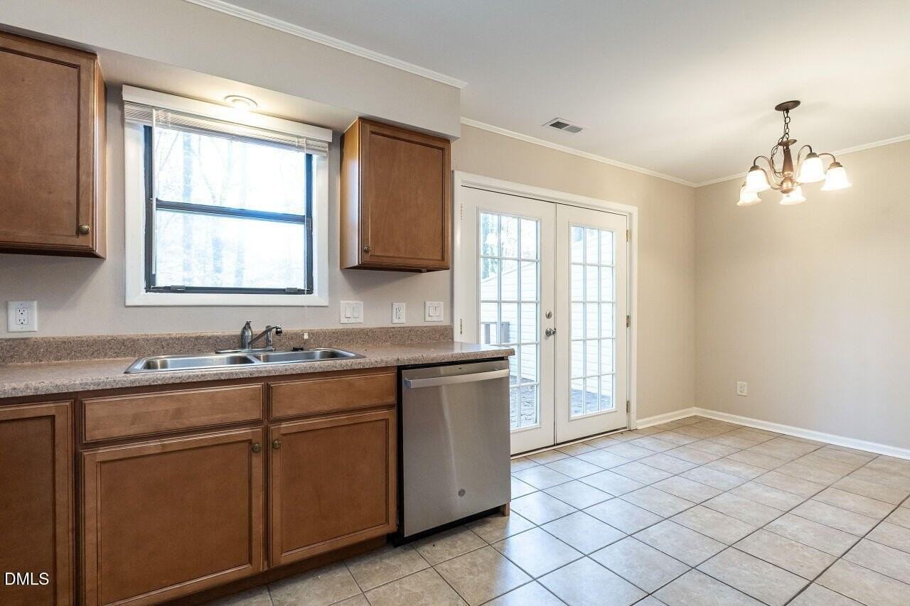 121 Arbuckle Ln - Photo 5 of 20
