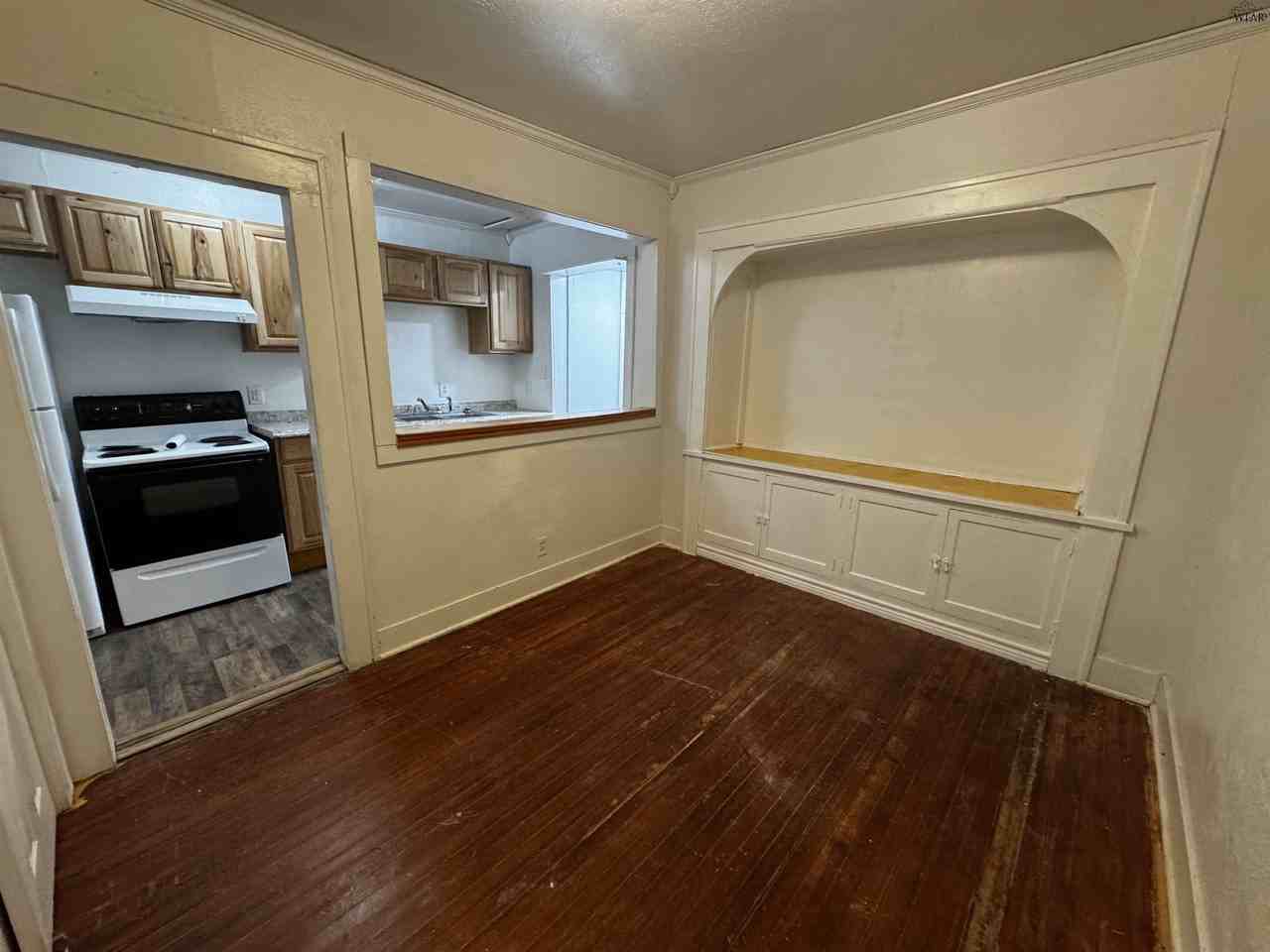 2906 9th St - Photo 2 of 12