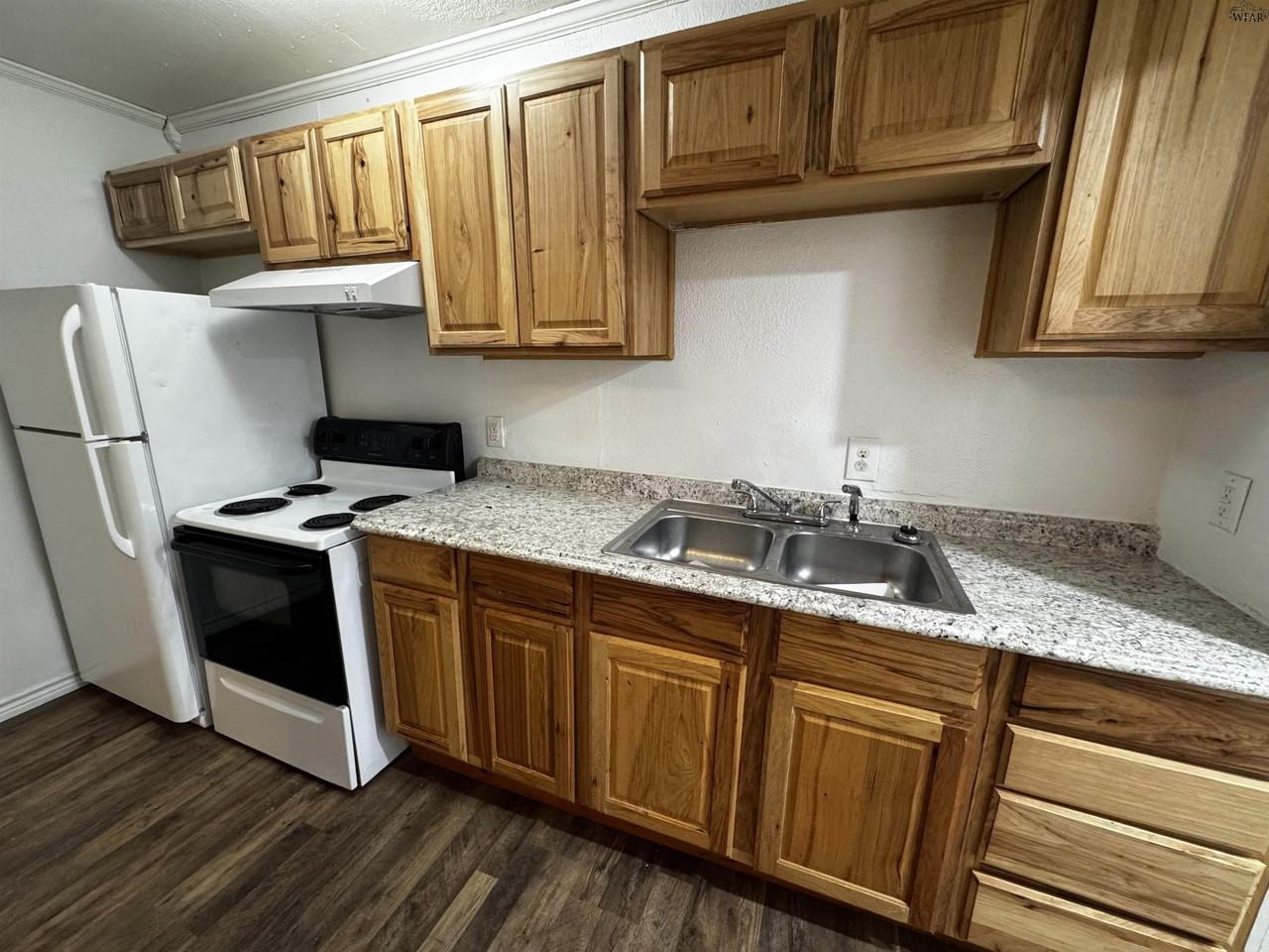 2906 9th St - Photo 3 of 12