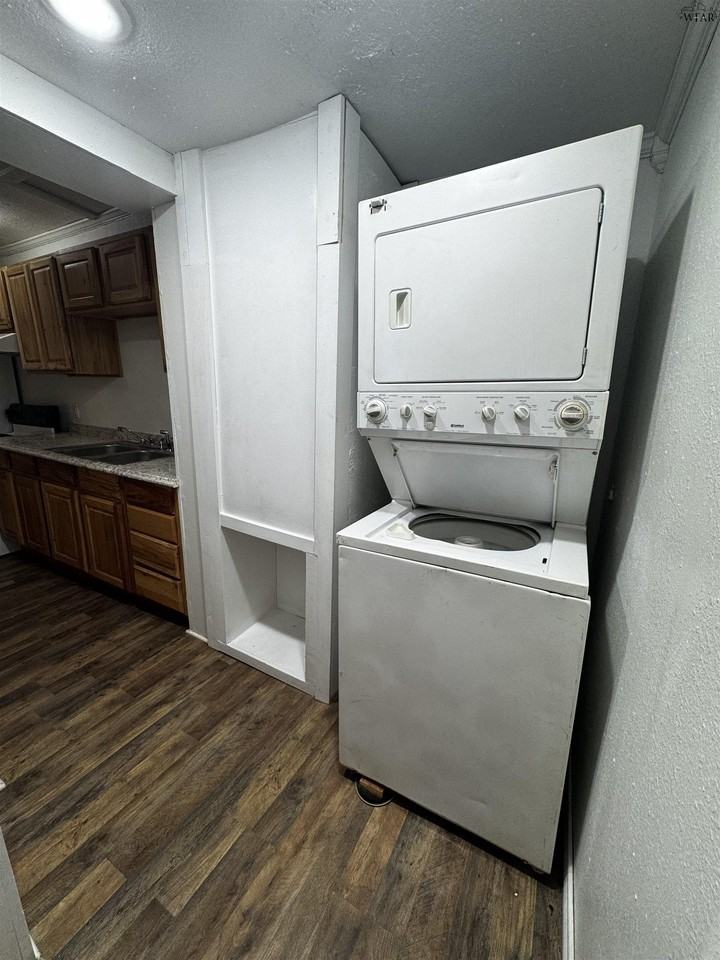 2906 9th St - Photo 4 of 12