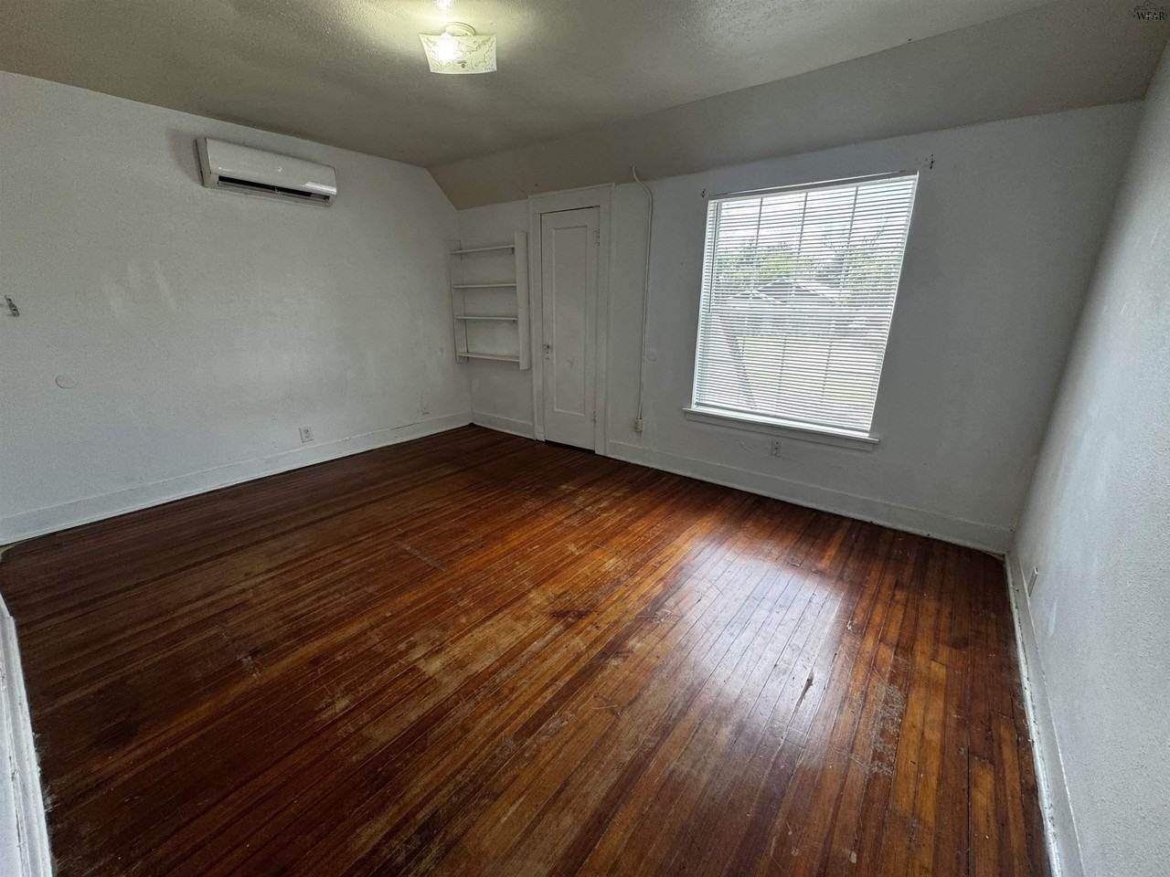 2906 9th St - Photo 6 of 12