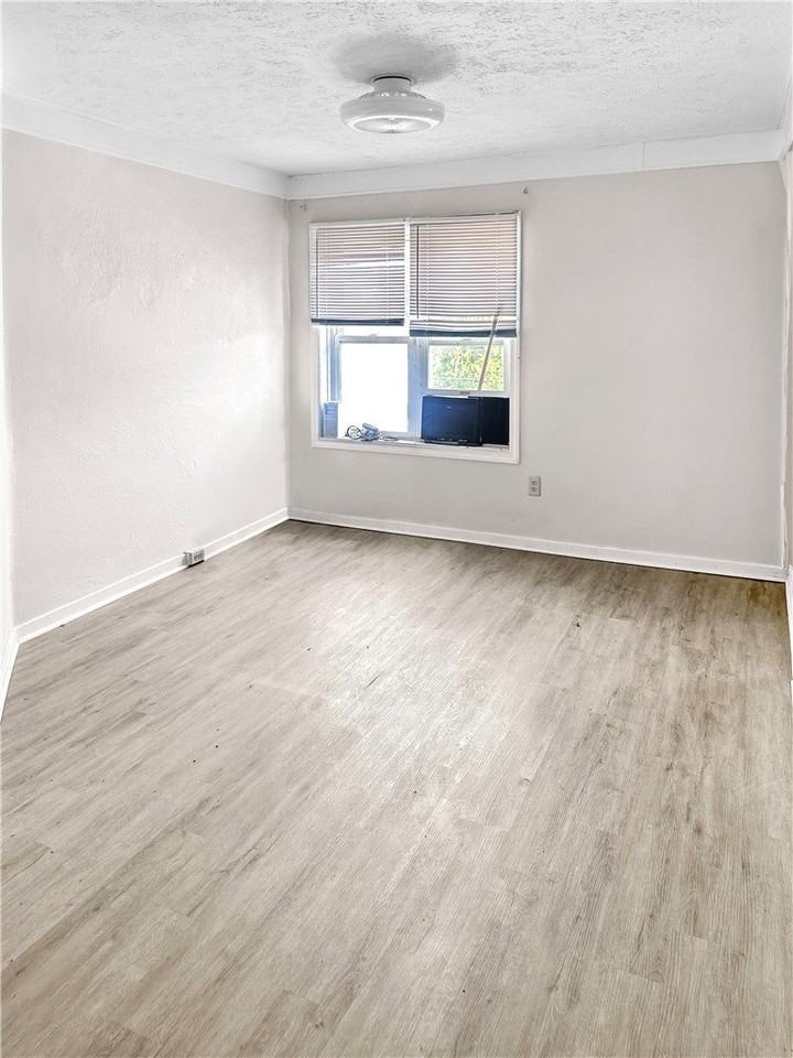 450 1/2 Augusta St - Photo 5 of 11