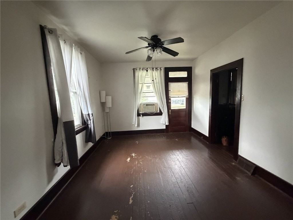 5506 Jane St - Photo 5 of 26
