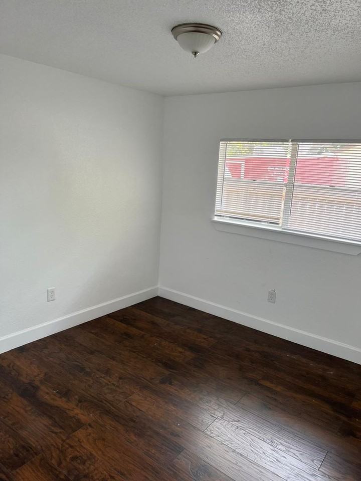 603 Magnolia St - Photo 3 of 16