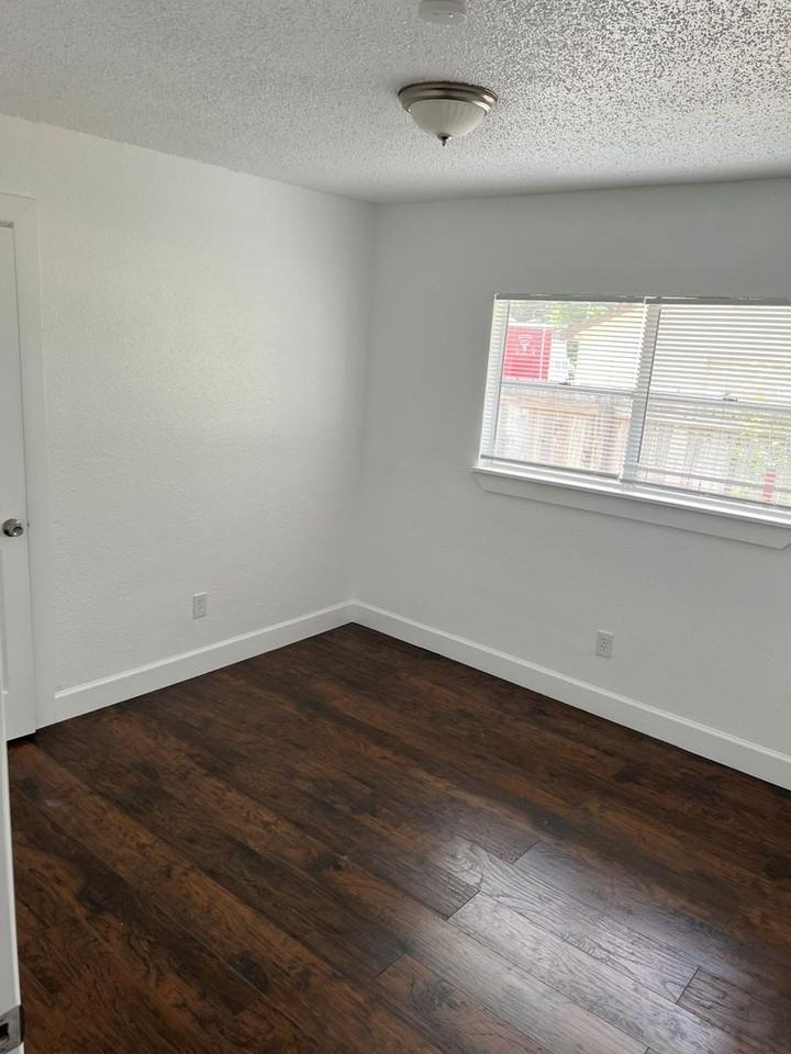 603 Magnolia St - Photo 6 of 16