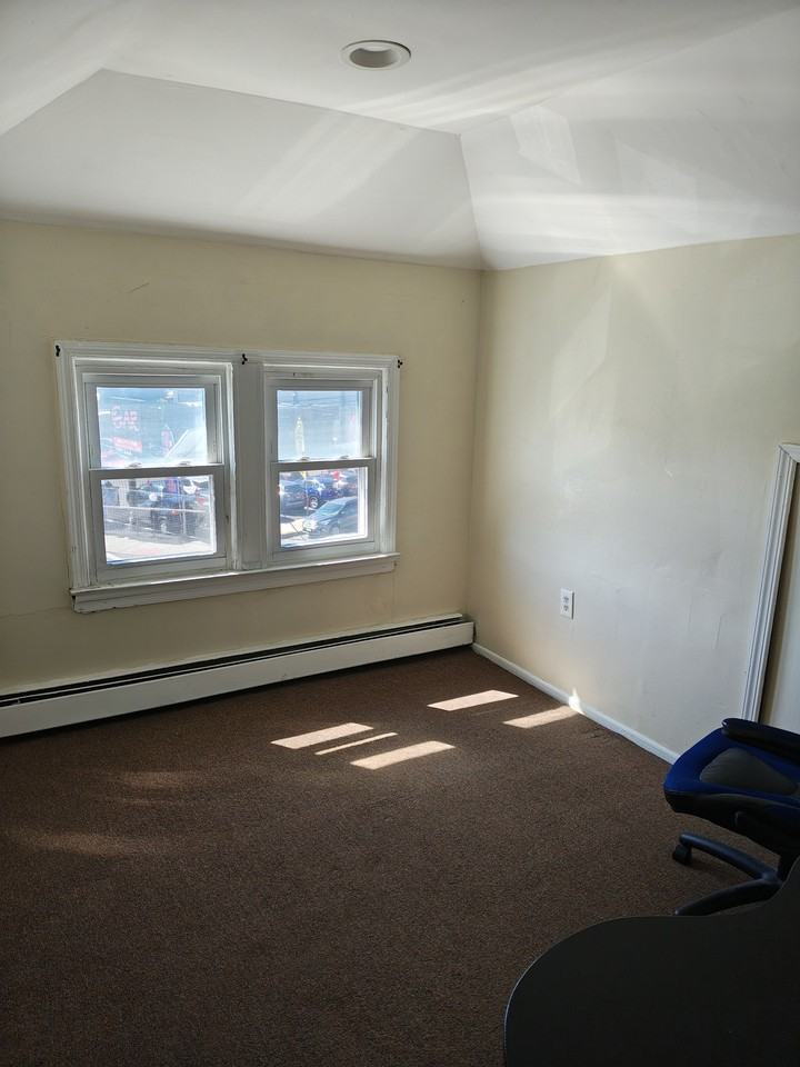 645 Saint George Ave #2 - Photo 5 of 11