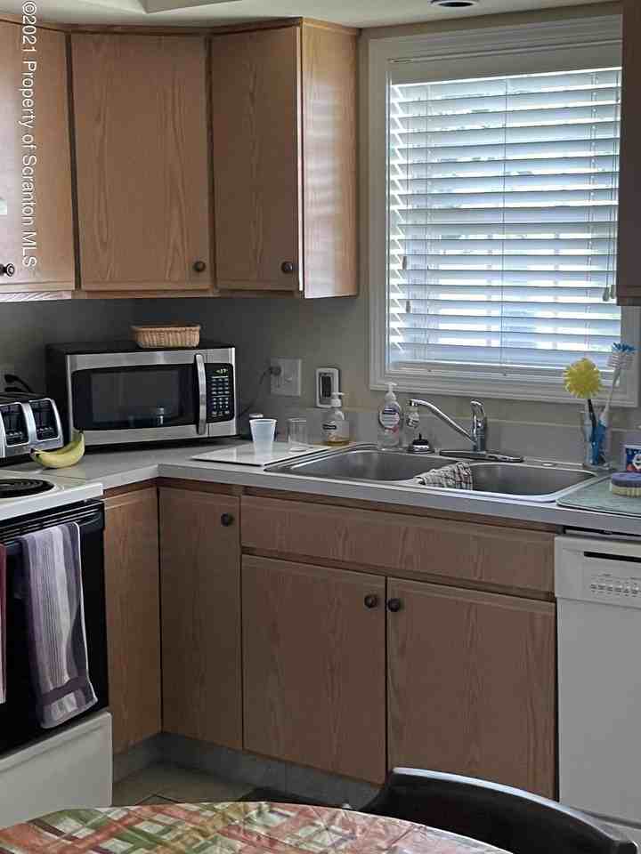 656 Marion Ln - Photo 4 of 10