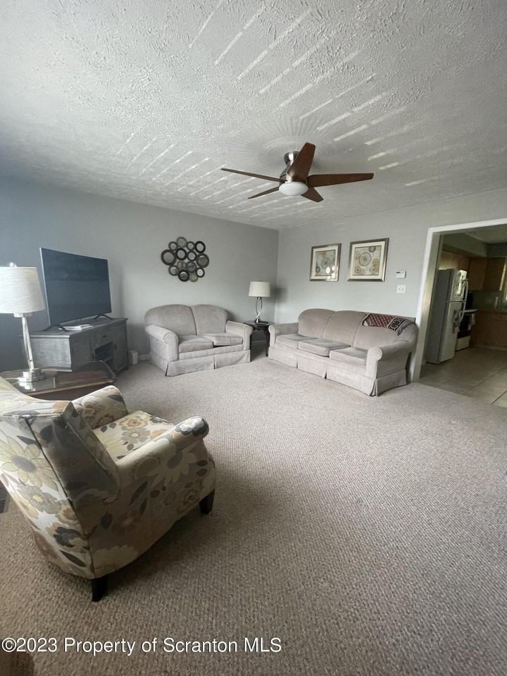 656 Marion Ln - Photo 7 of 10