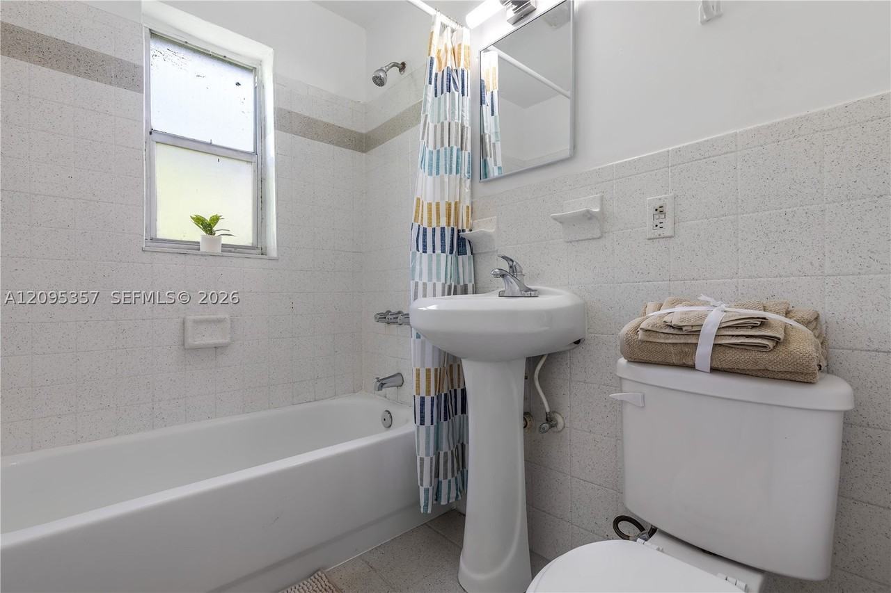 6773 Ne 1st Ct #2 - Photo 4 of 21